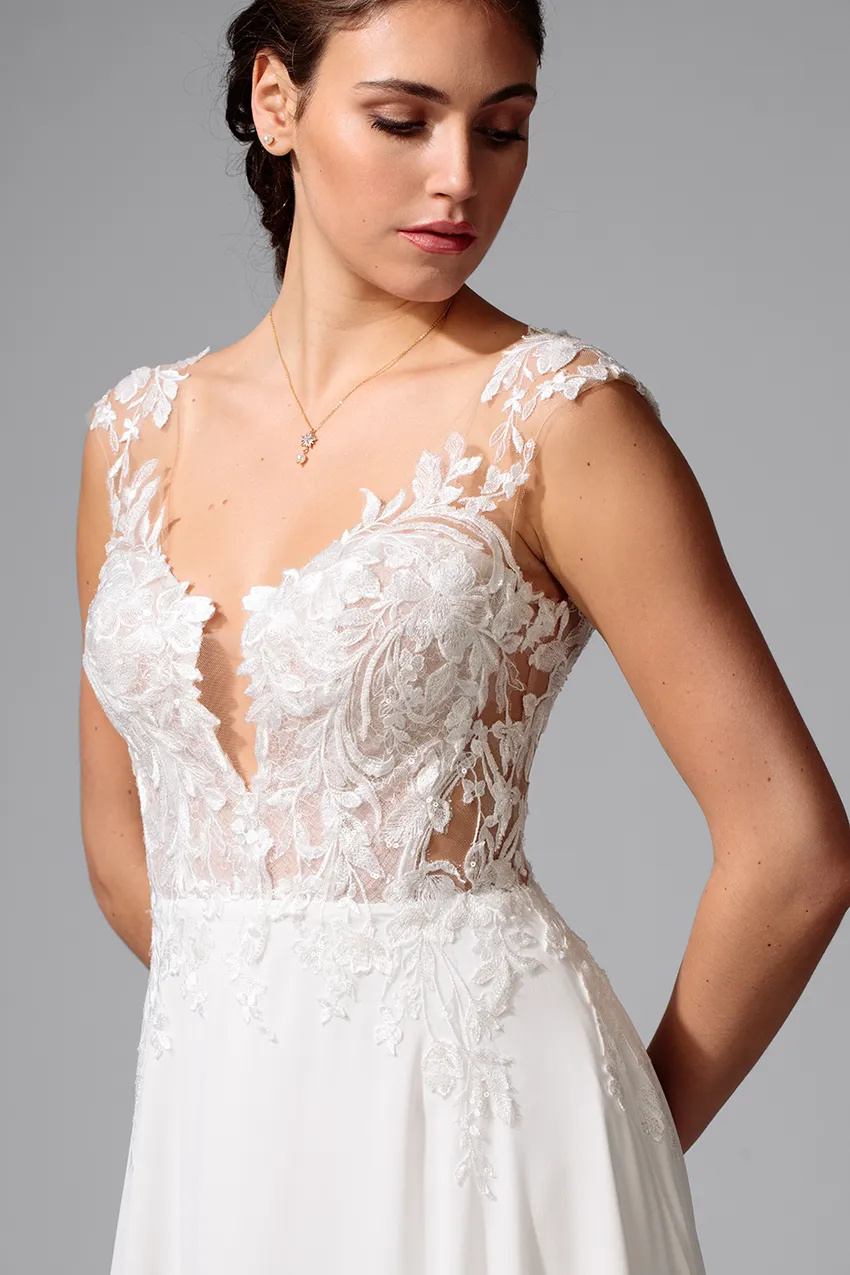 Bella by Eglantine BEL22712 brudekjole i chiffon med blonde