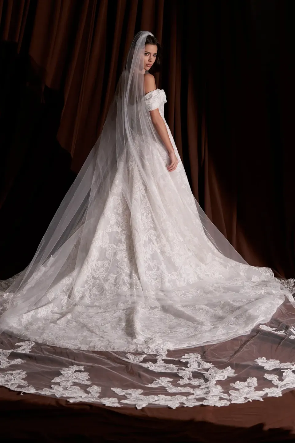 Allure Couture V089C brudeslør Ivory cathedral