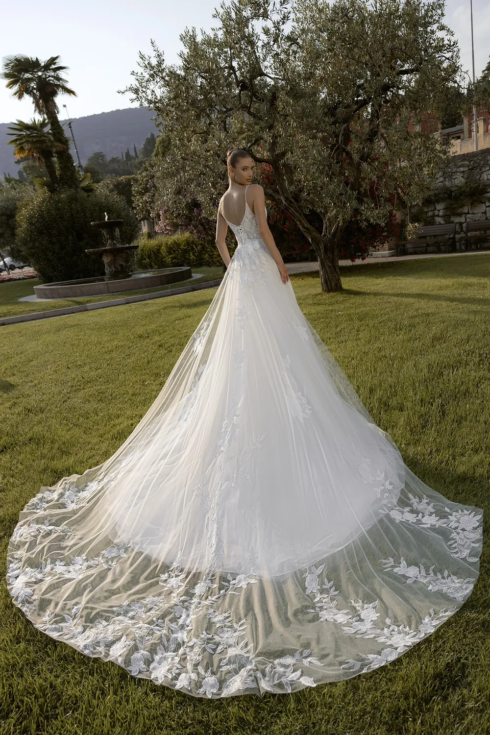 Bella by Eglantine BEL22406 brudekjole