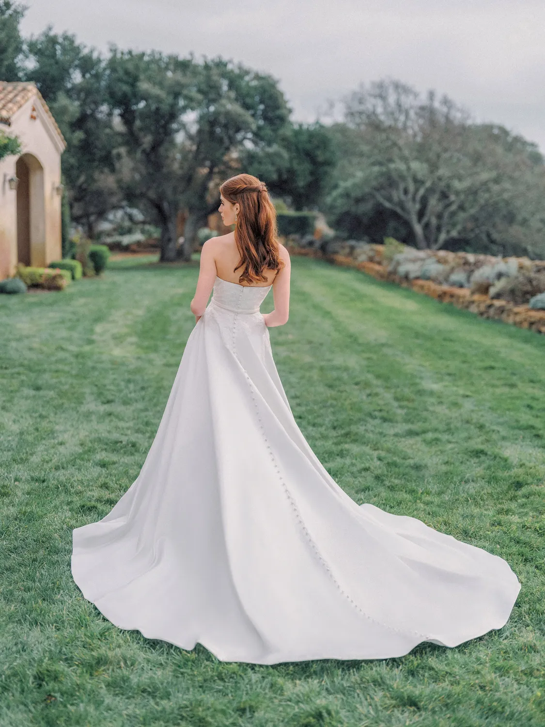 Allure Romance R3984 brudekjole ivory satin sløjfe
