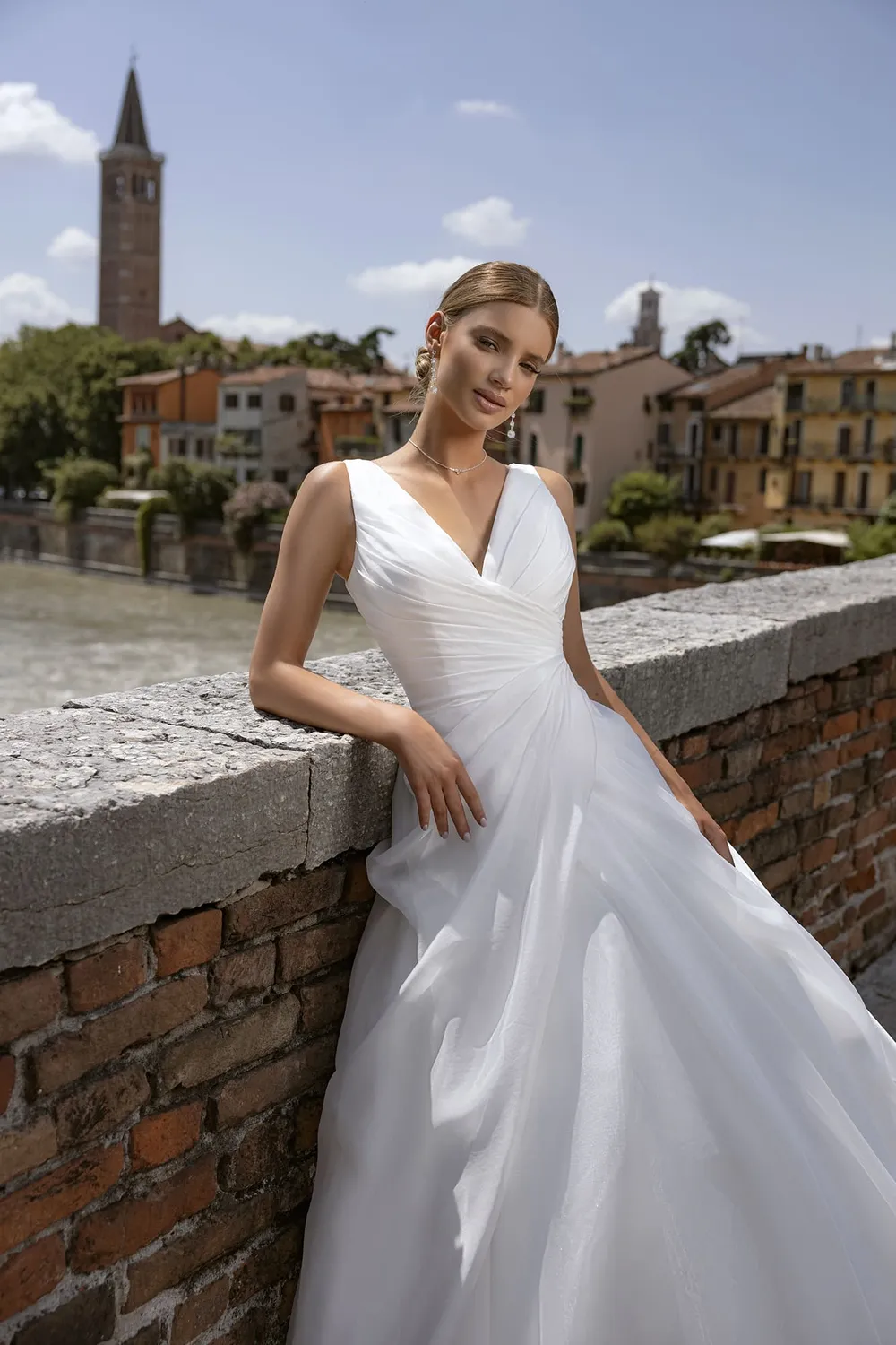 Bella by Eglantine BEL22432 brudekjole til bryllup