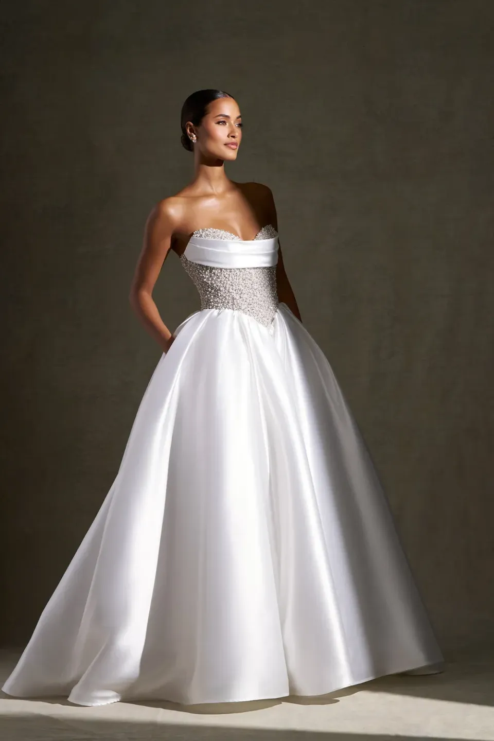 Allure Couture C846 brudekjole ivory perler mikado