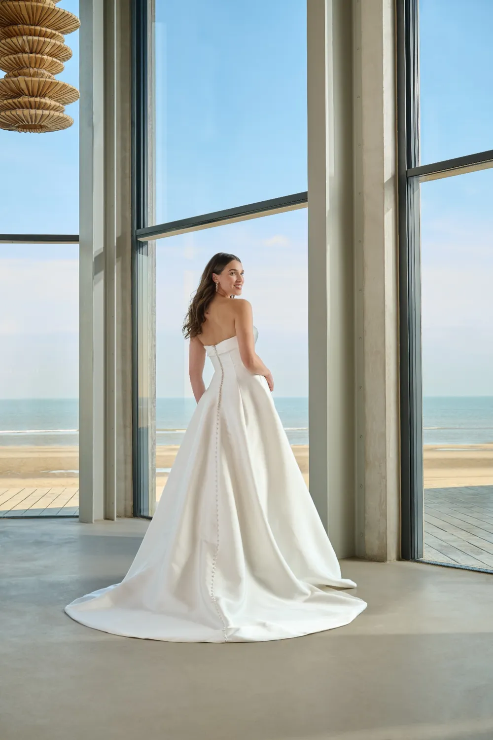 Lykkes Azure Isley Ball Gown brudekjole med vidt skørt