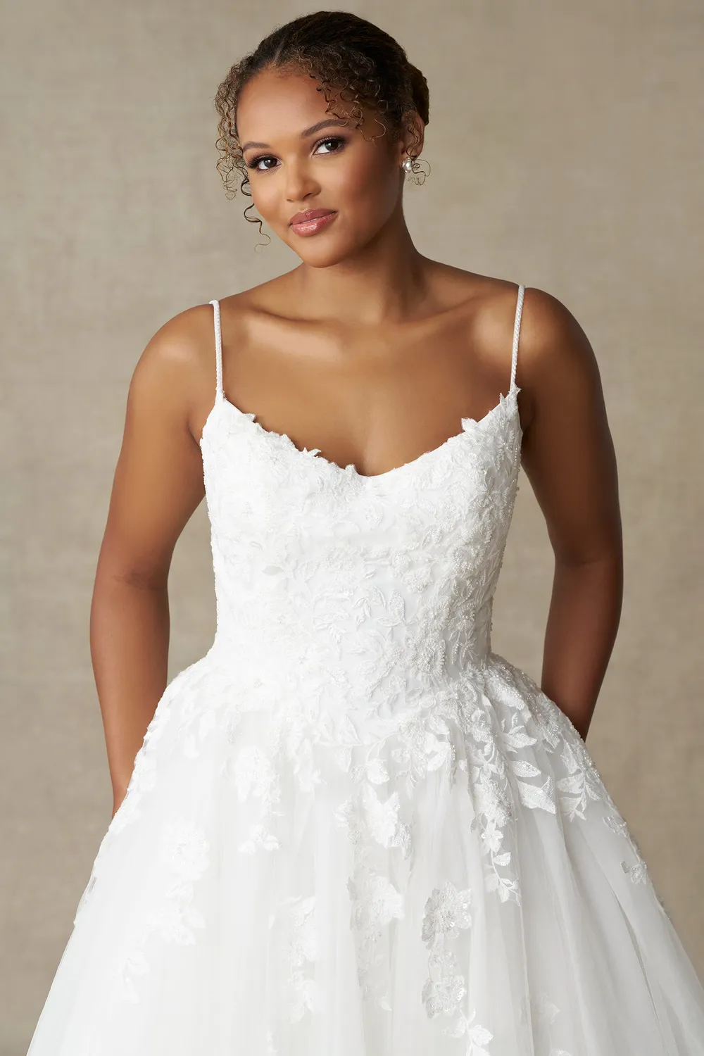 Allure Bridals A1477L brudekjole ivory tyl basque