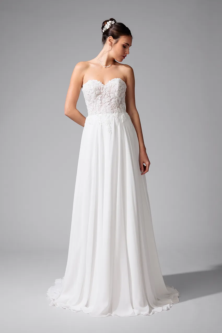 Bella by Eglantine BEL22725 brudekjole med aftagelig cape