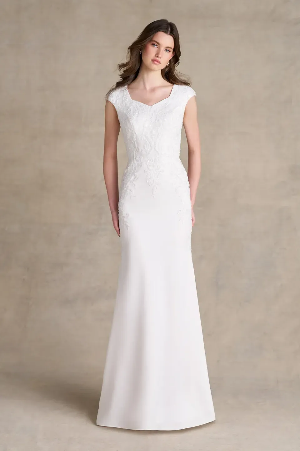 Allure Bridal M806NC brudekjole ivory satin korte ærmer