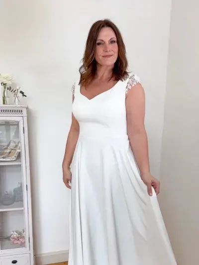 Sanna Lindström Anna Maria brudekjole str. 48 enkel