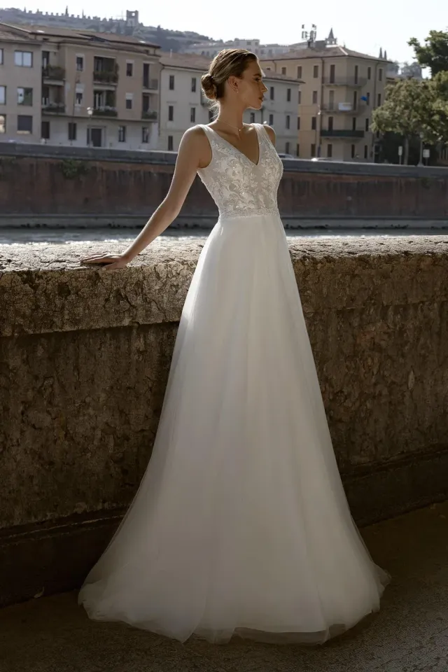 Bella by Eglantine BEL22417 brudekjole