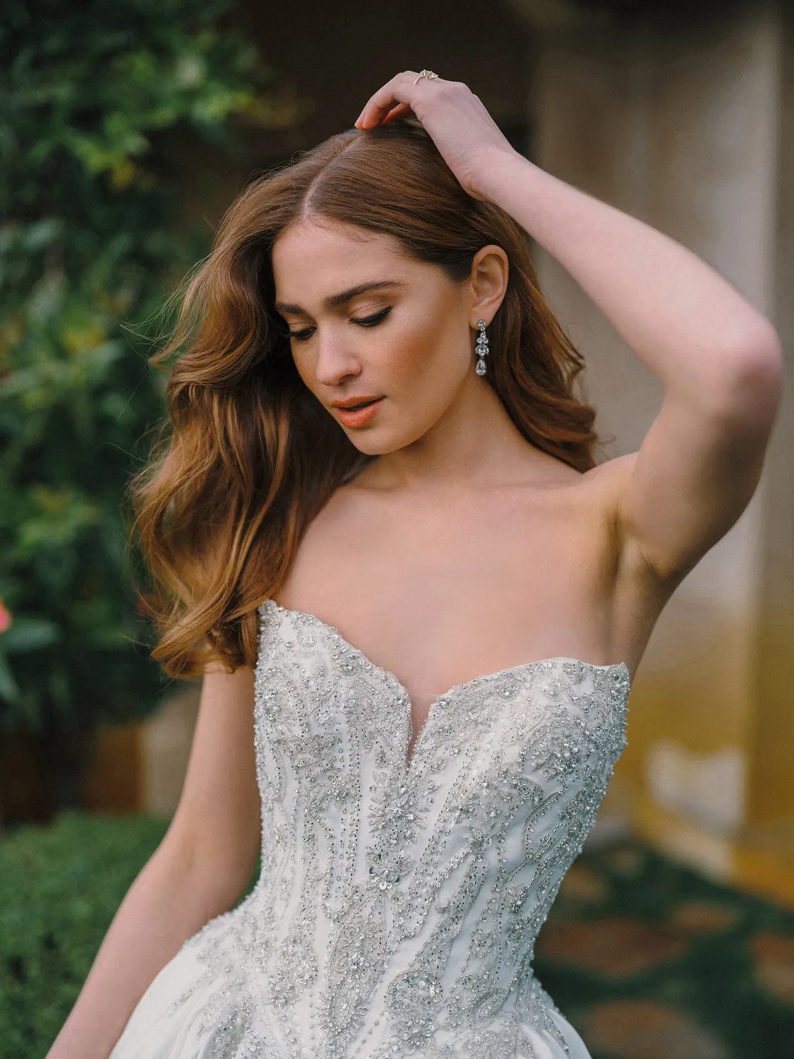 Allure Bridals A1490 Mikado ballgown Ivory sølvbroderi korset