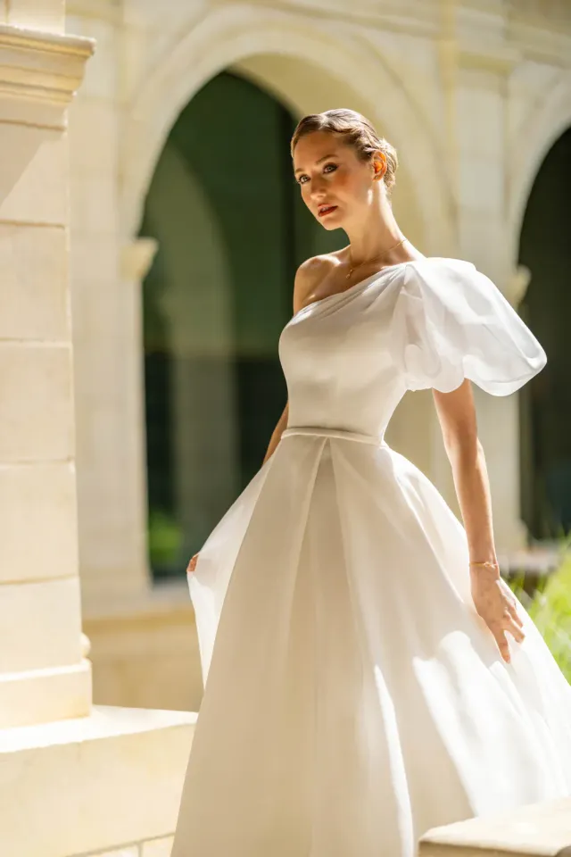 Bella by Eglantine BEL22639 brudekjole til bryllup