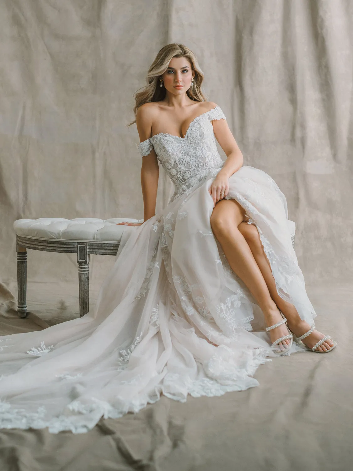 Allure Bridal Abella E607 Audrey brudekjole Desert Champagne perleblonde