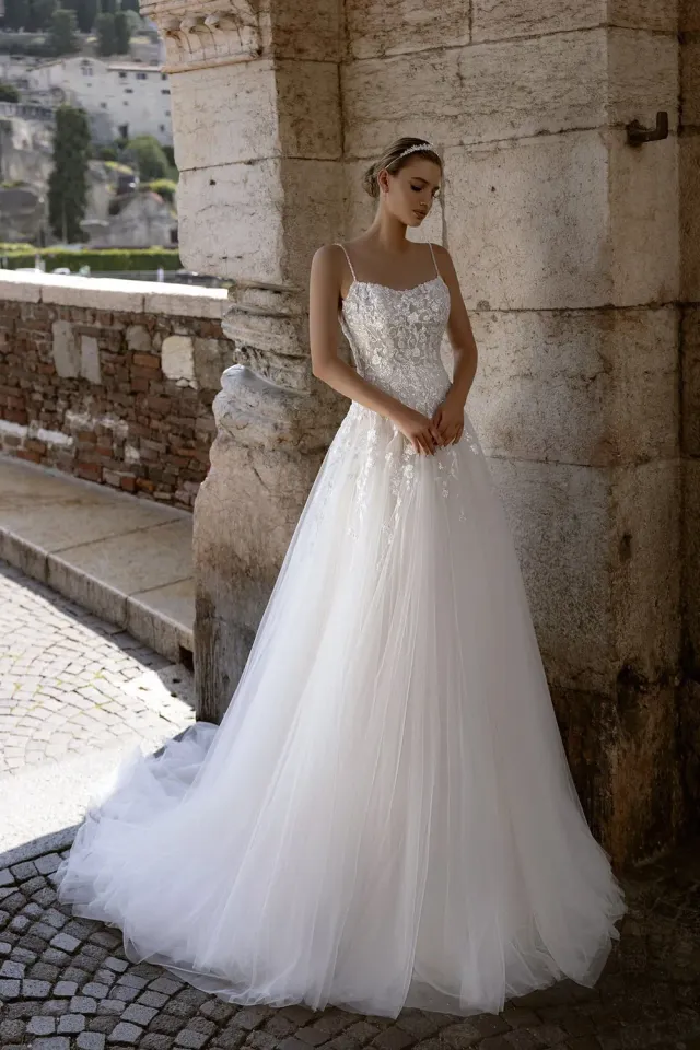 Bella by Eglantine BEL22426 brudekjole