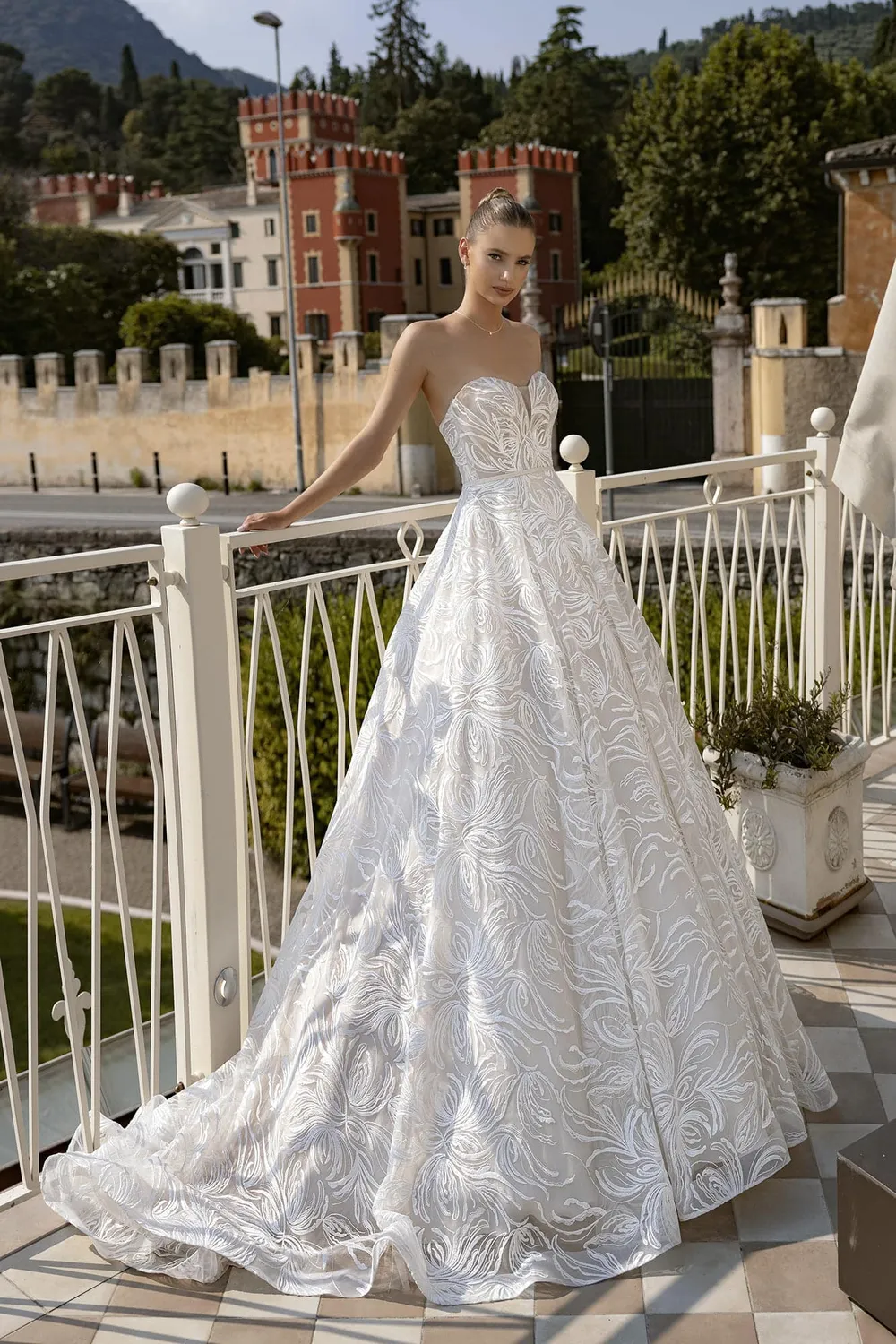 Bella by Eglantine BEL22435 brudekjole