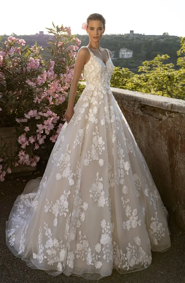Bella by Eglantine BEL22425 brudekjole