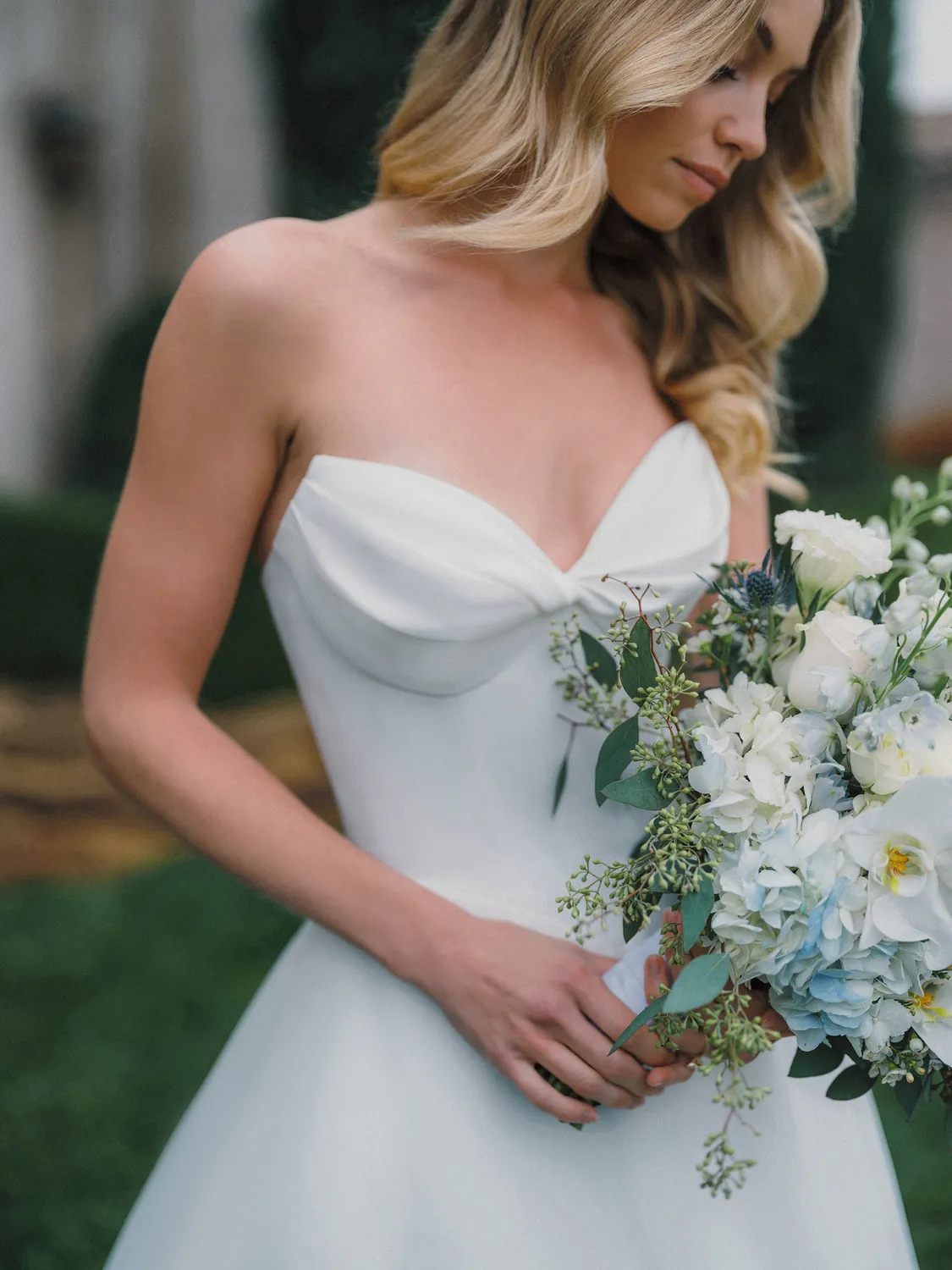 Allure Bridal A1474 brudekjole Ivory satin basque waist