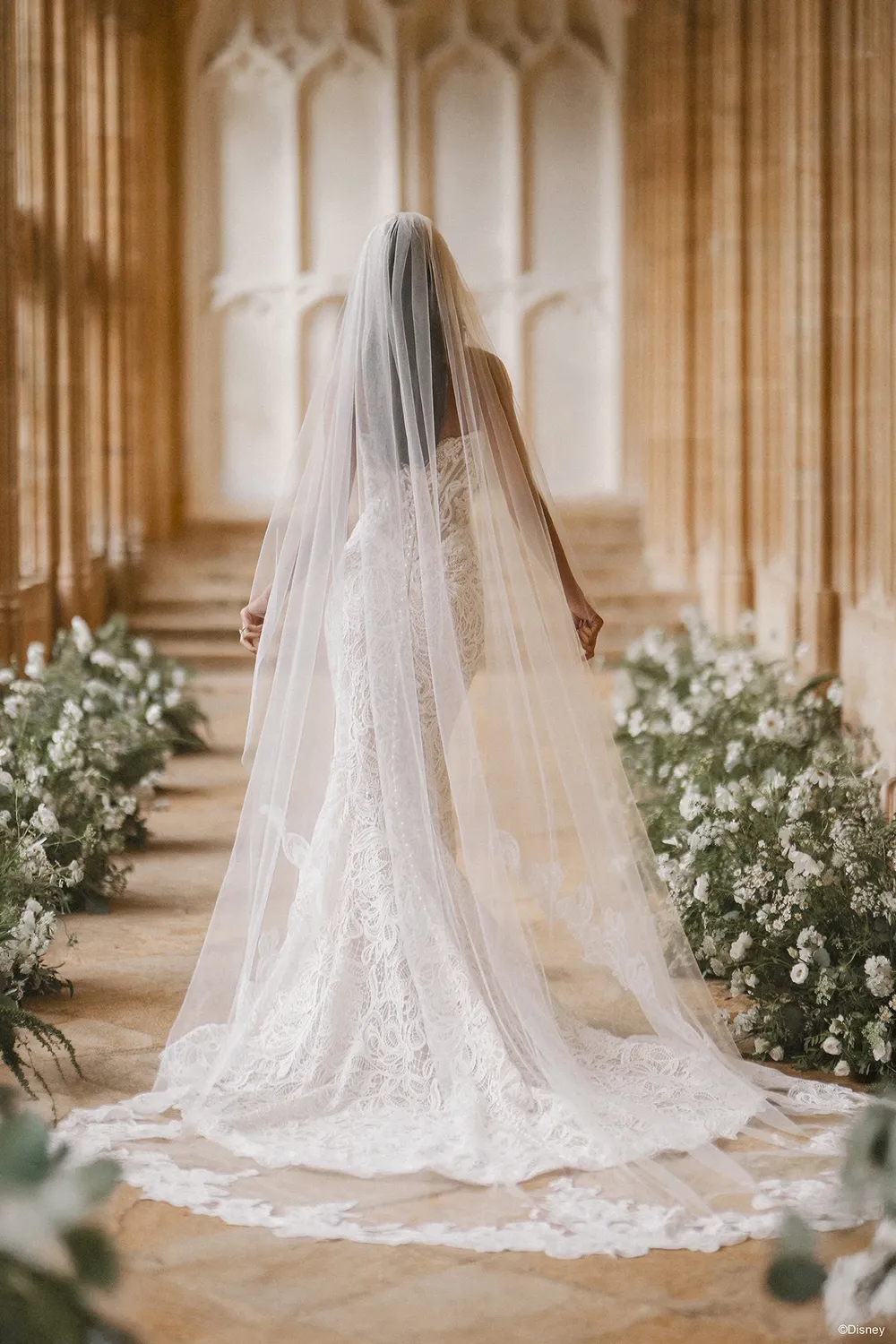 Allure Bridal Disney Jasmine DV54 brudslør ivory katedral blonde