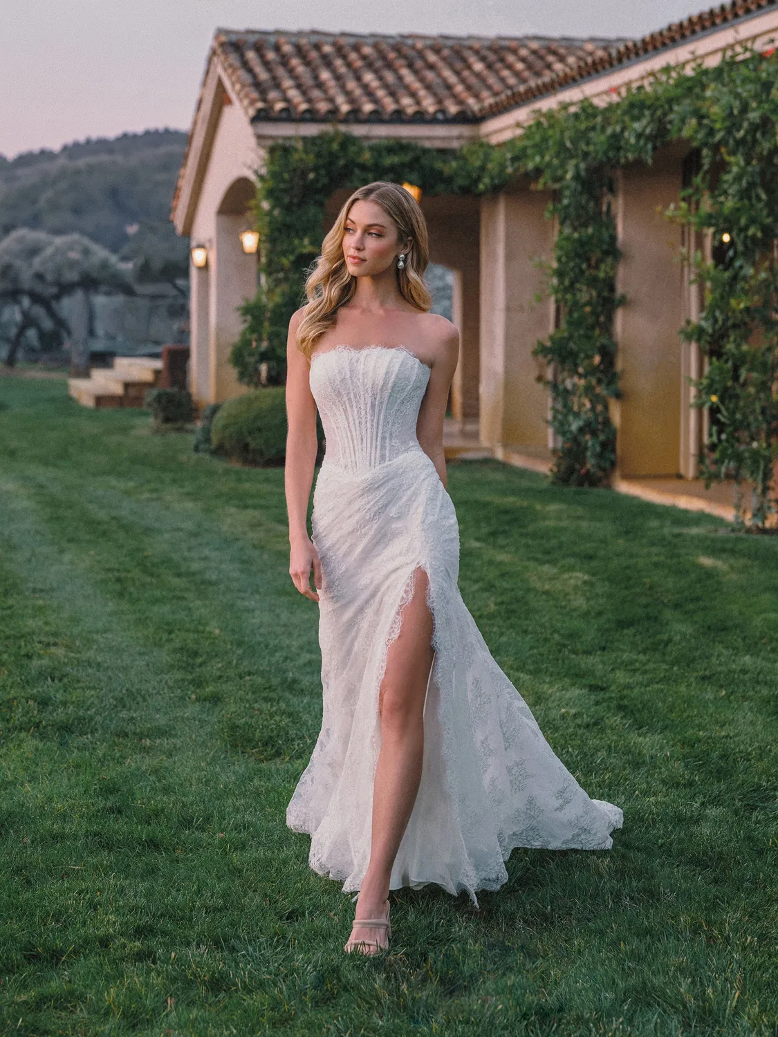 Allure Bridals A1499 brudekjole Ivory blonde