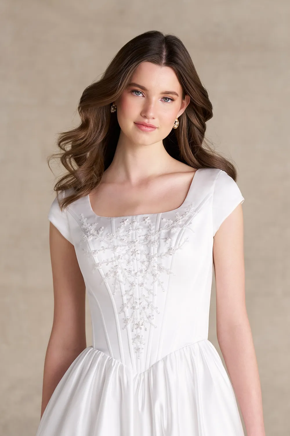 Allure Modest M802NC brudekjole Ivory satin cap sleeves