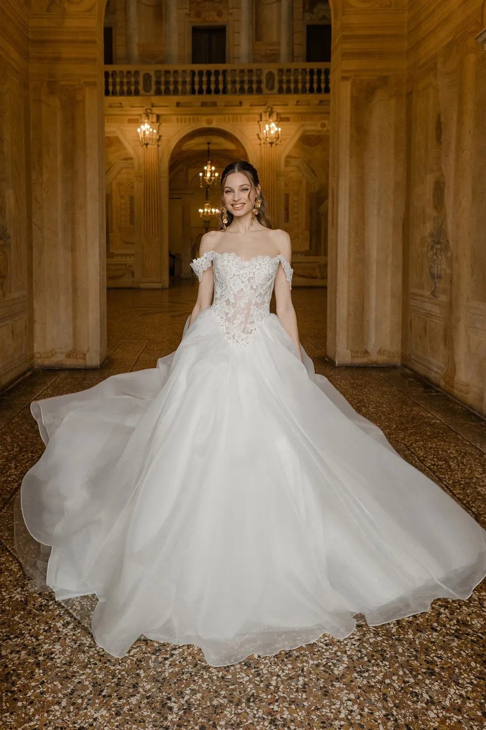 Abella E625 Mary Delany brudekjole Ivory organza