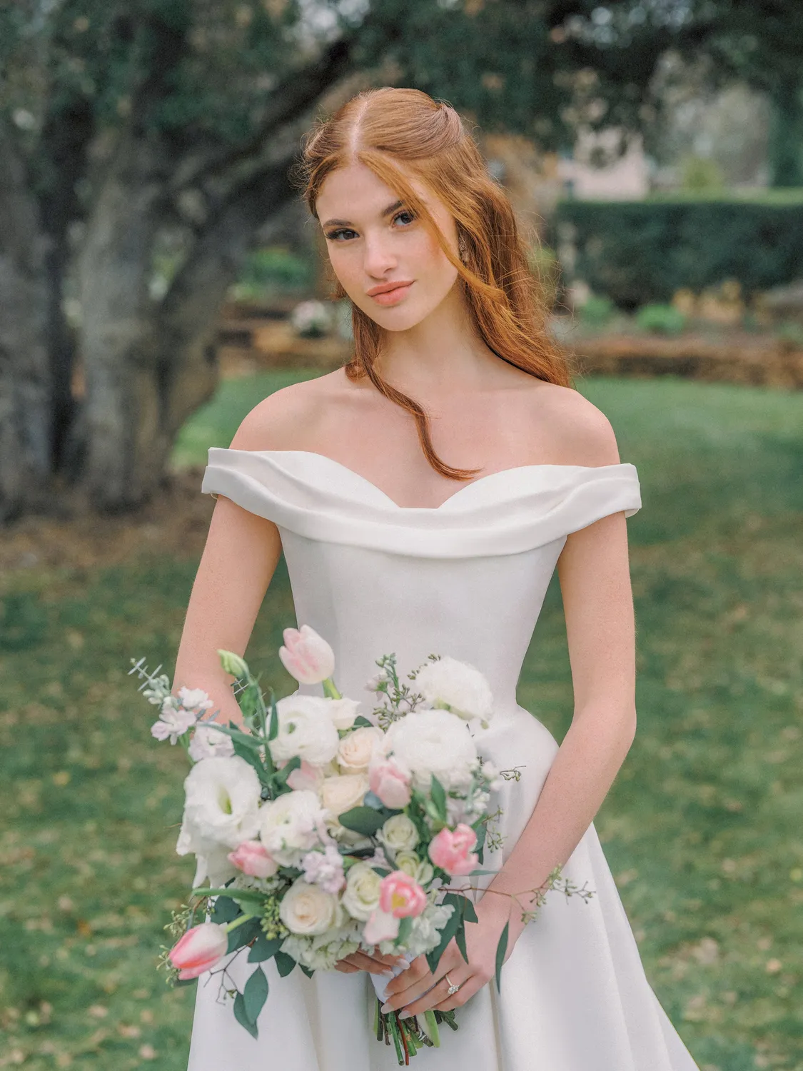 Allure Bridal R3982 brudekjole Ivory mikado sweetheart