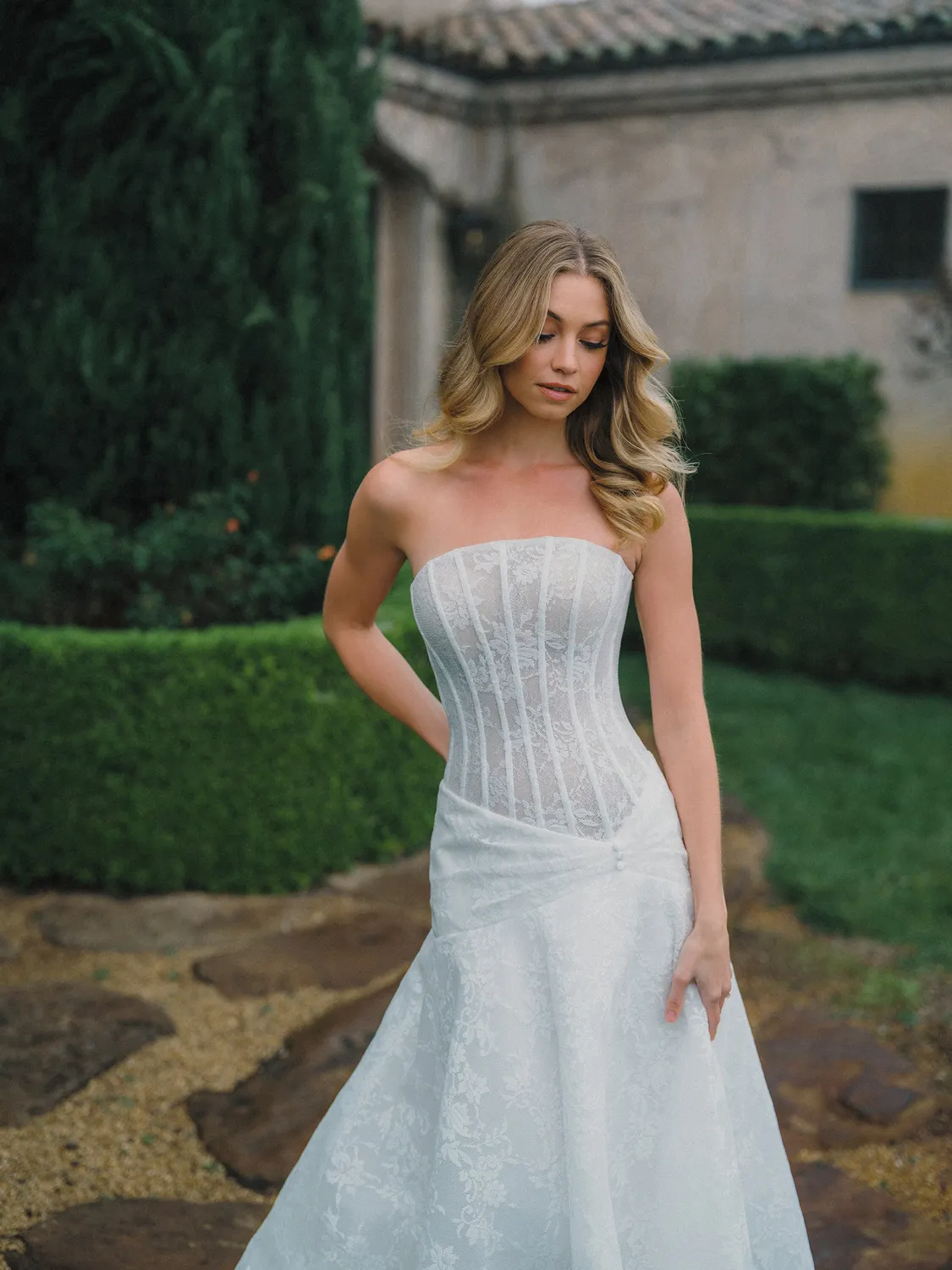 Allure Bridal A1473 brudekjole Ivory/Nude blonde drop waist