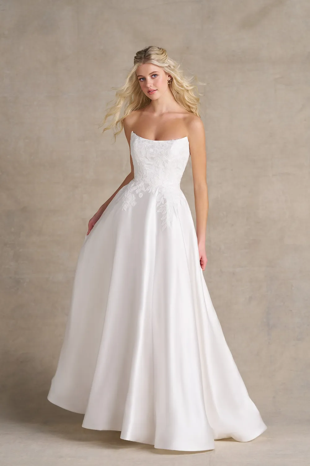 Allure Romance R3984 brudekjole ivory satin sløjfe