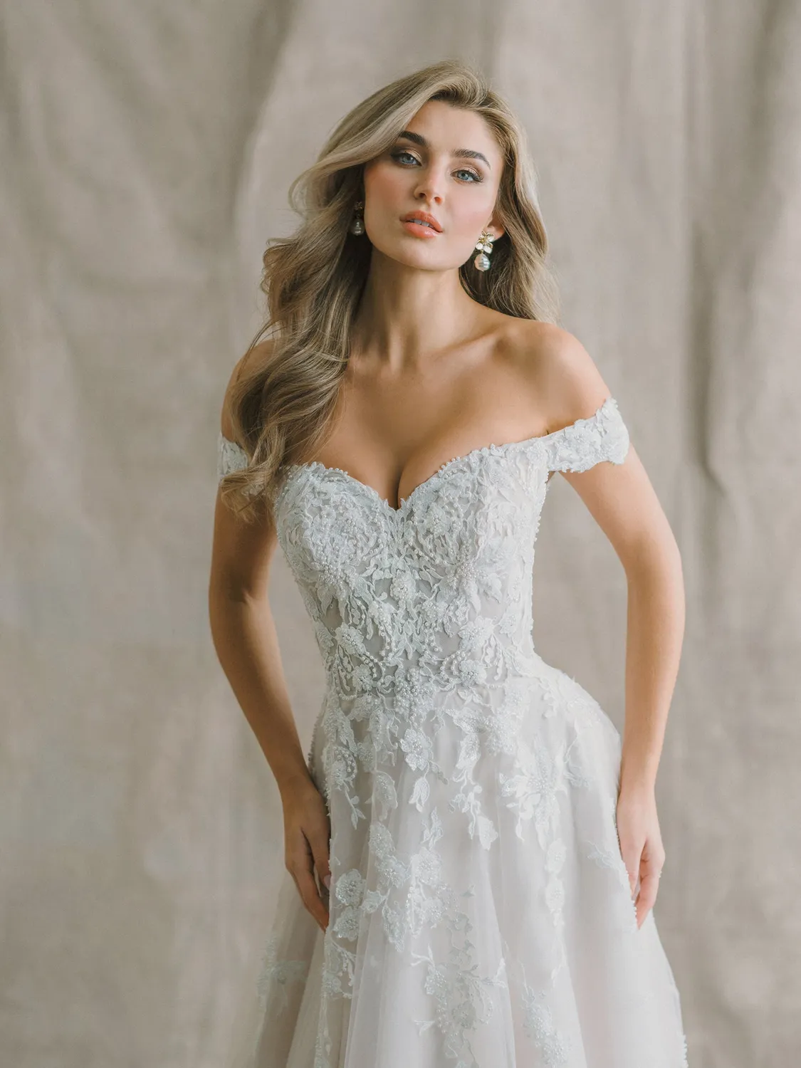 Allure Bridal Abella E607 Audrey brudekjole Desert Champagne perleblonde