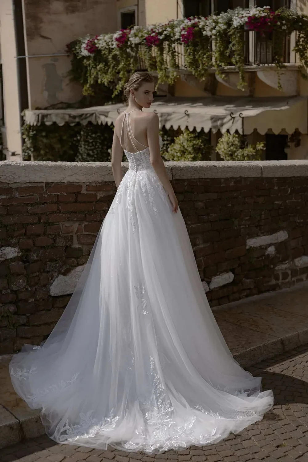 Bella by Eglantine BEL22434 brudekjole elegant model