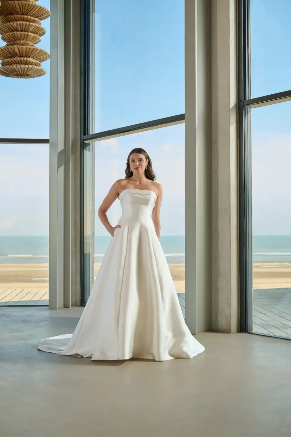 Lykkes Azure Isley Ball Gown brudekjole med vidt skørt