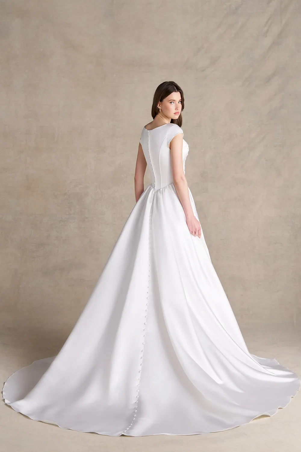 Allure Modest M802NC brudekjole Ivory satin cap sleeves