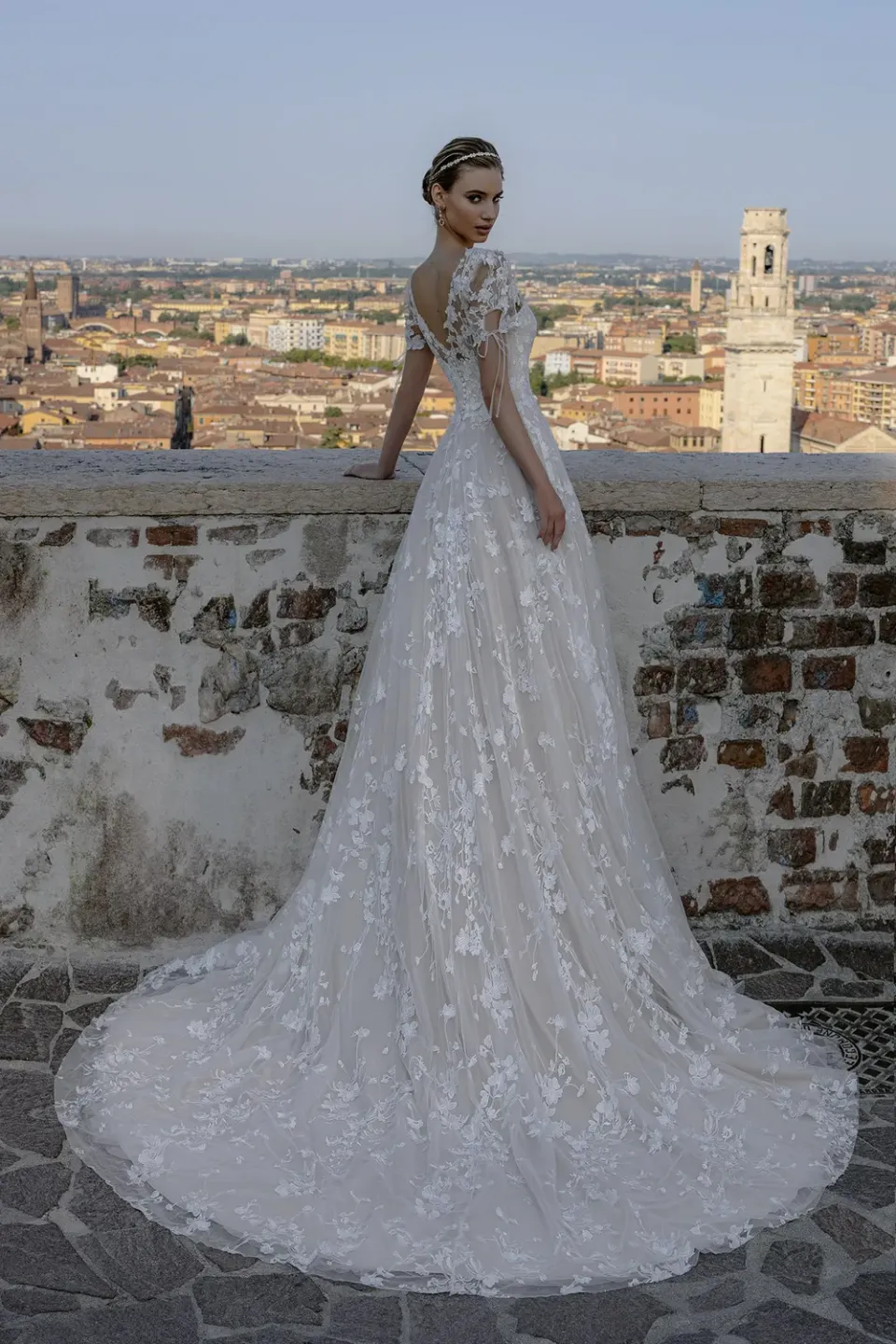 Bella by Eglantine BEL22413 brudekjole