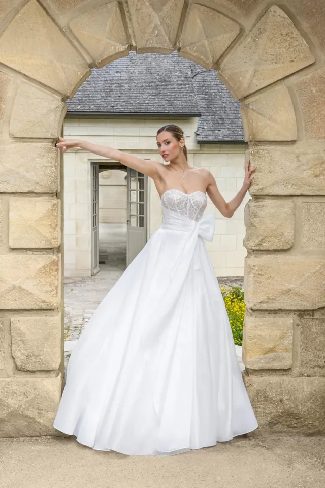 Bella by Eglantine Robe de mariée BEL22618 brudekjole