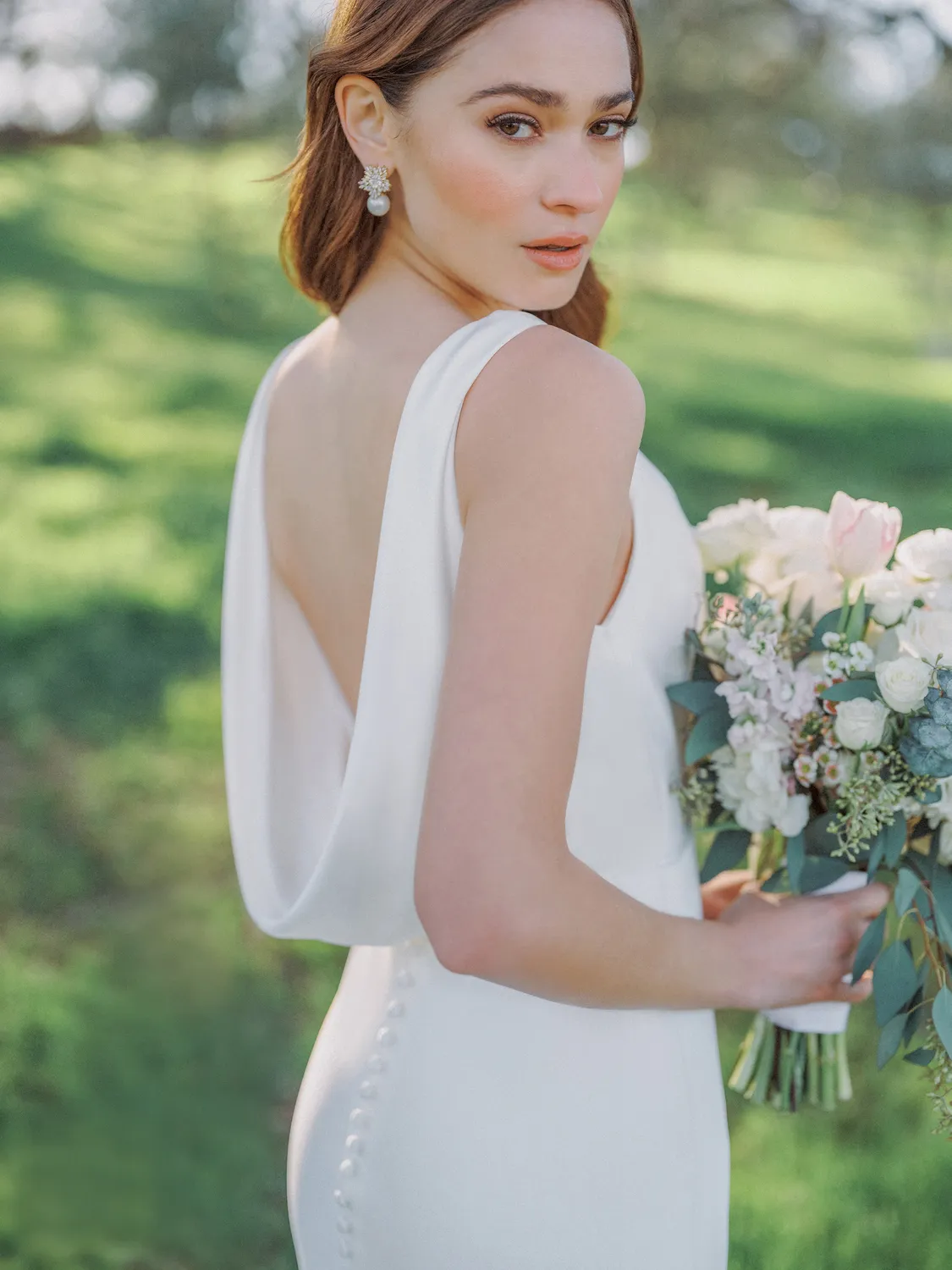 Allure Bridal Allure Romance R3986 brudekjole Ivory satin med cowl-udskæring