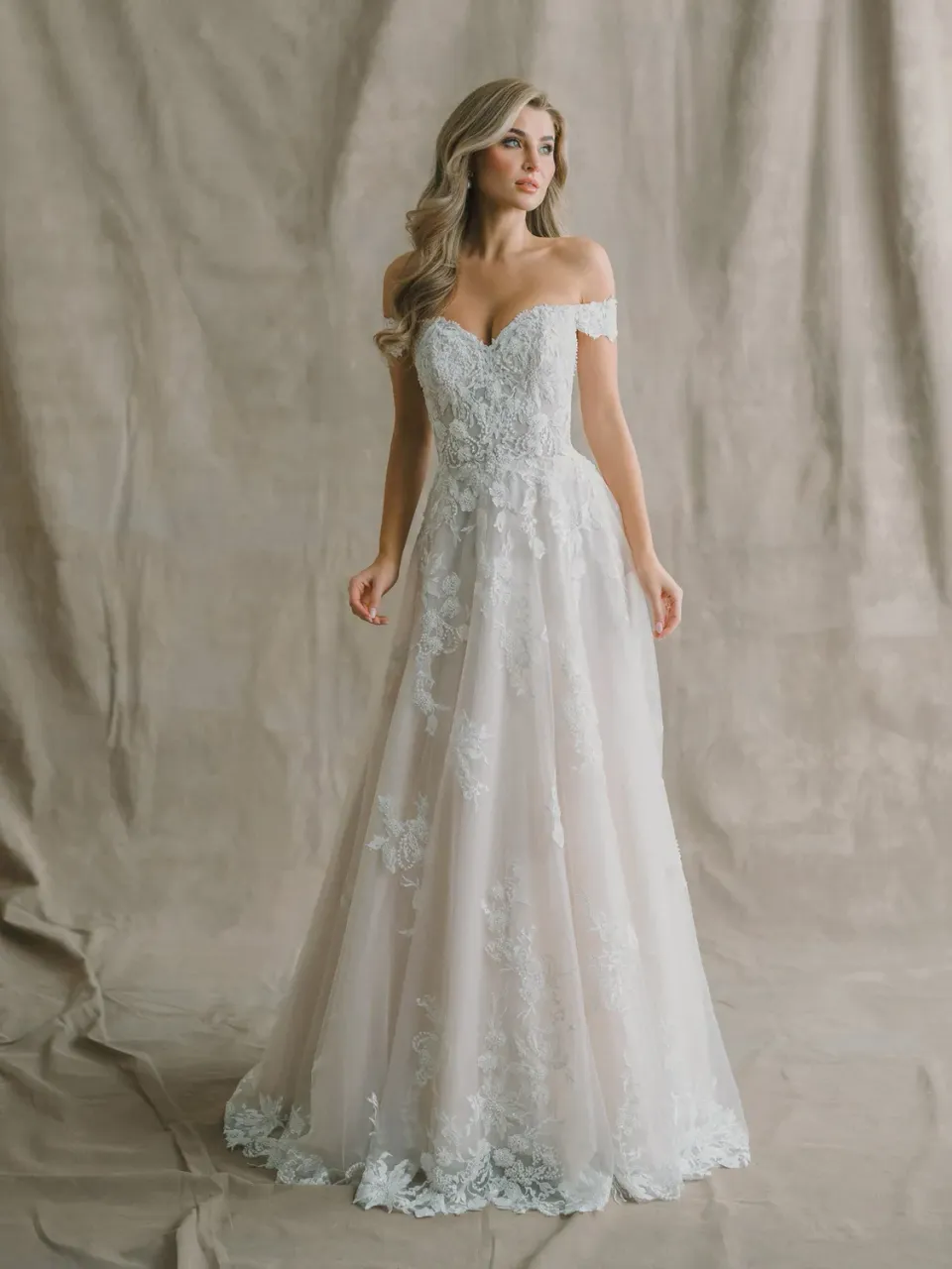 Allure Bridal Abella E607 Audrey brudekjole Desert Champagne perleblonde