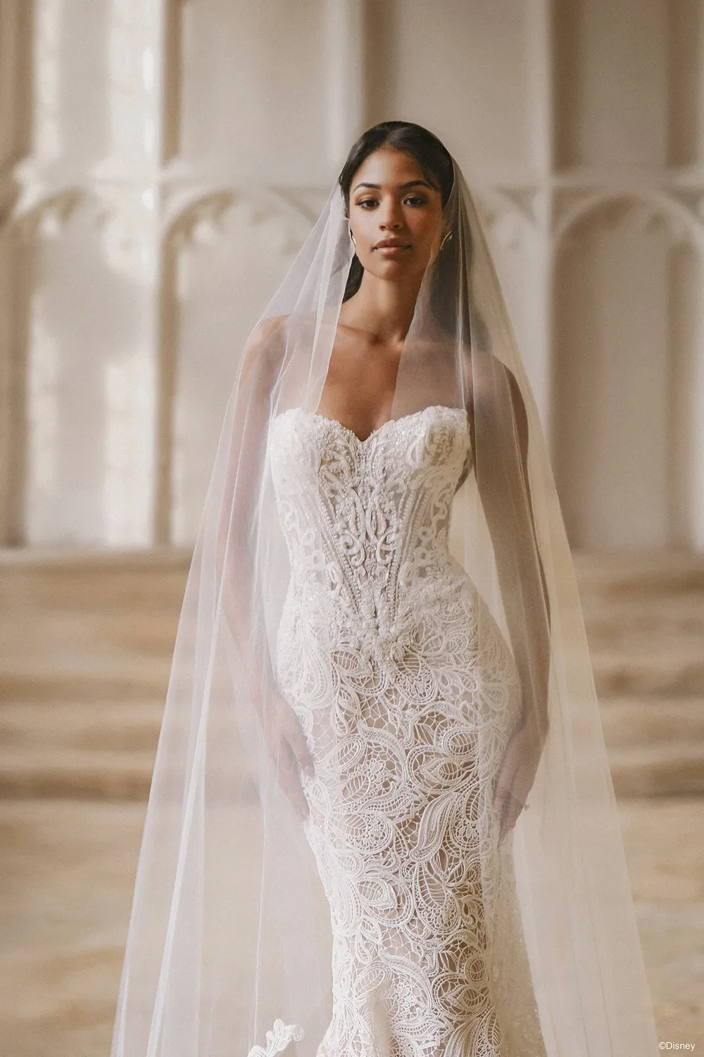 Allure Bridal Disney Jasmine DV54 brudslør ivory katedral blonde