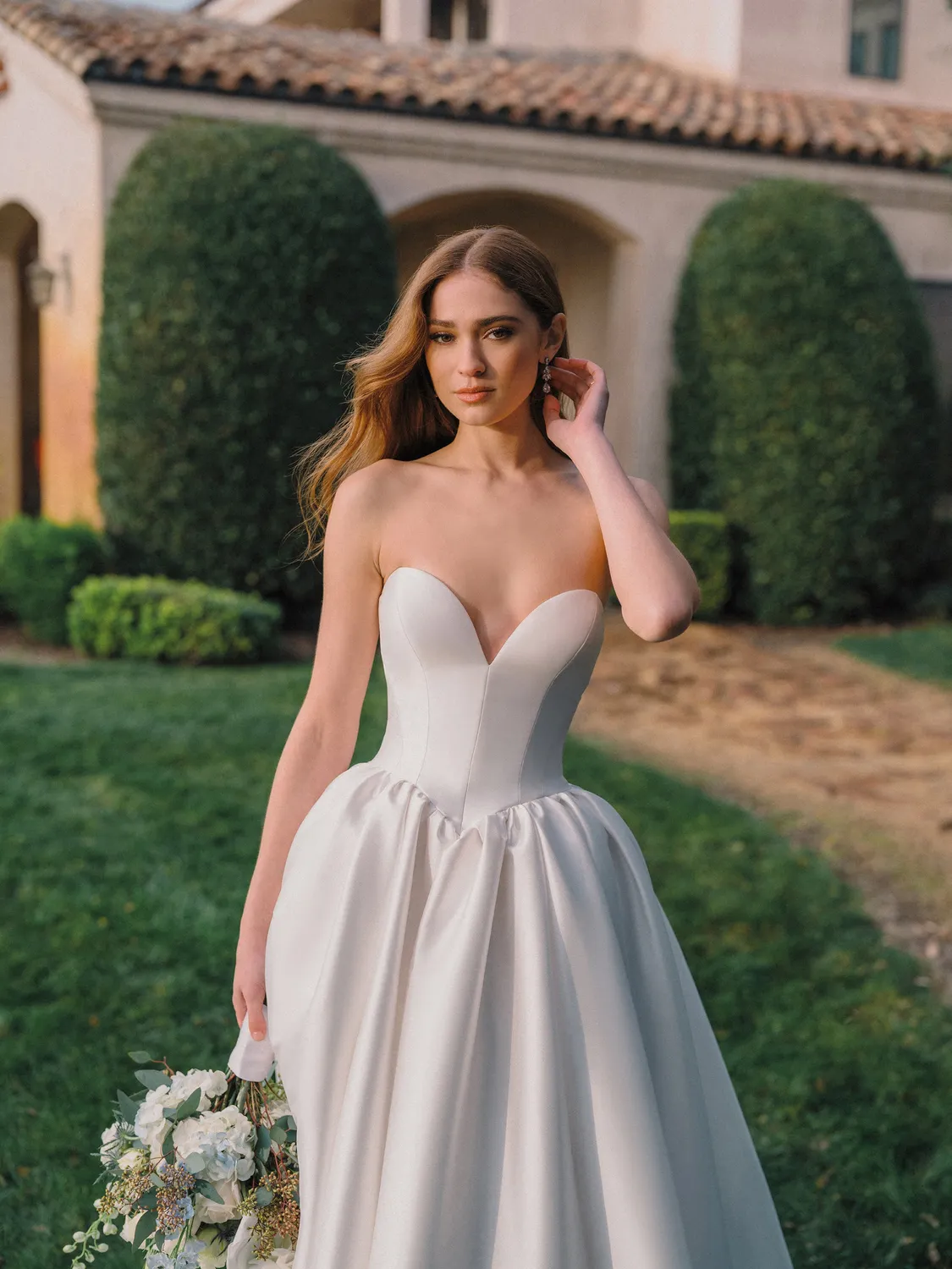 Allure Bridal A1492 brudekjole ivory mikado