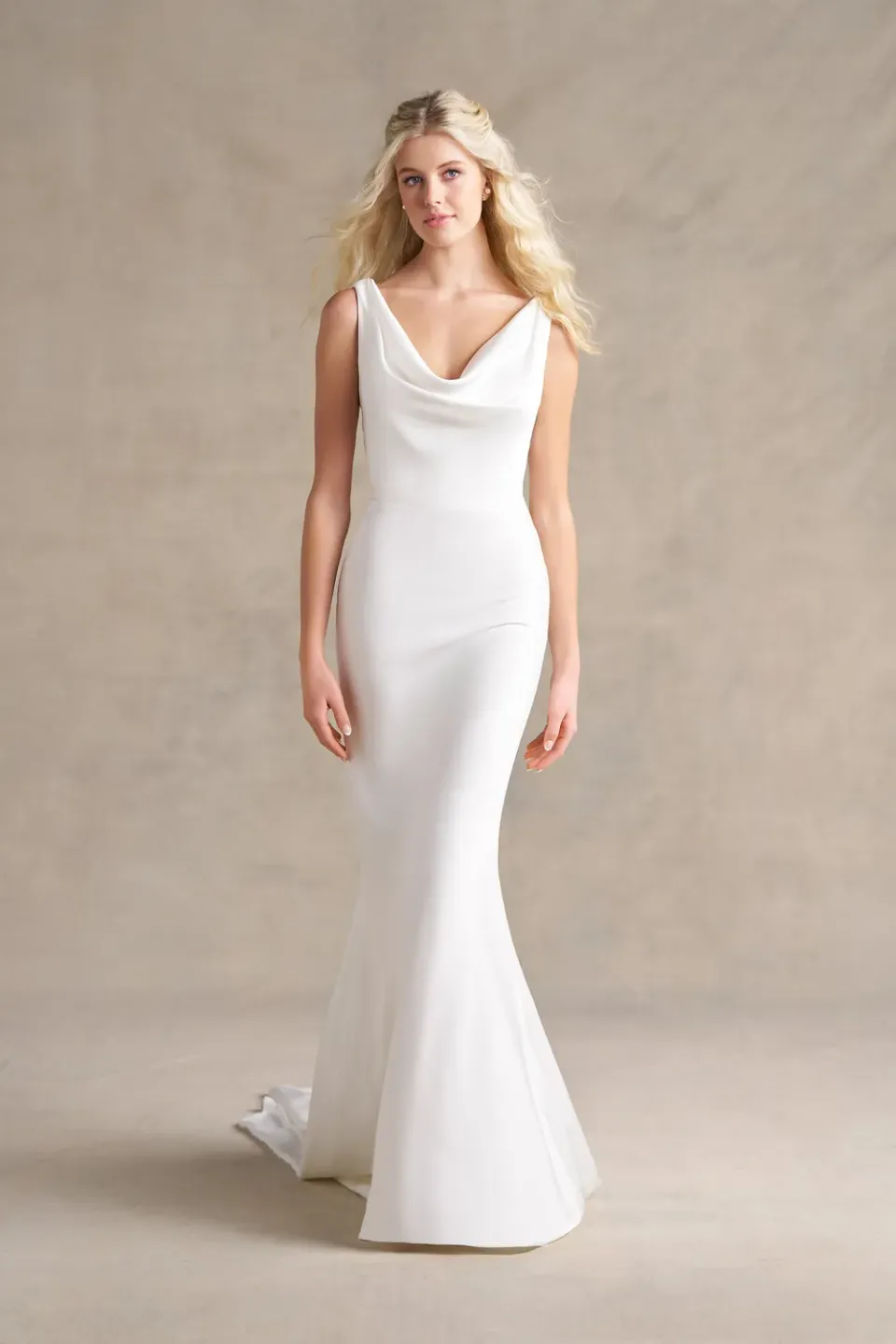 Allure Bridal Allure Romance R3986 brudekjole Ivory satin med cowl-udskæring