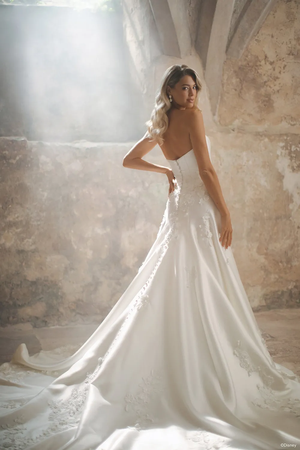 Allure Bridal D461 Aurora brudekjole Ivory 3D-blomster