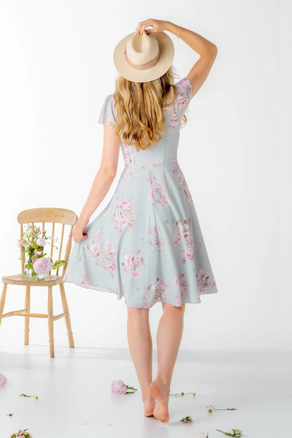 Sanna Lindström Midsommar Kleid “Ljungby” Pfingstrosen kjole