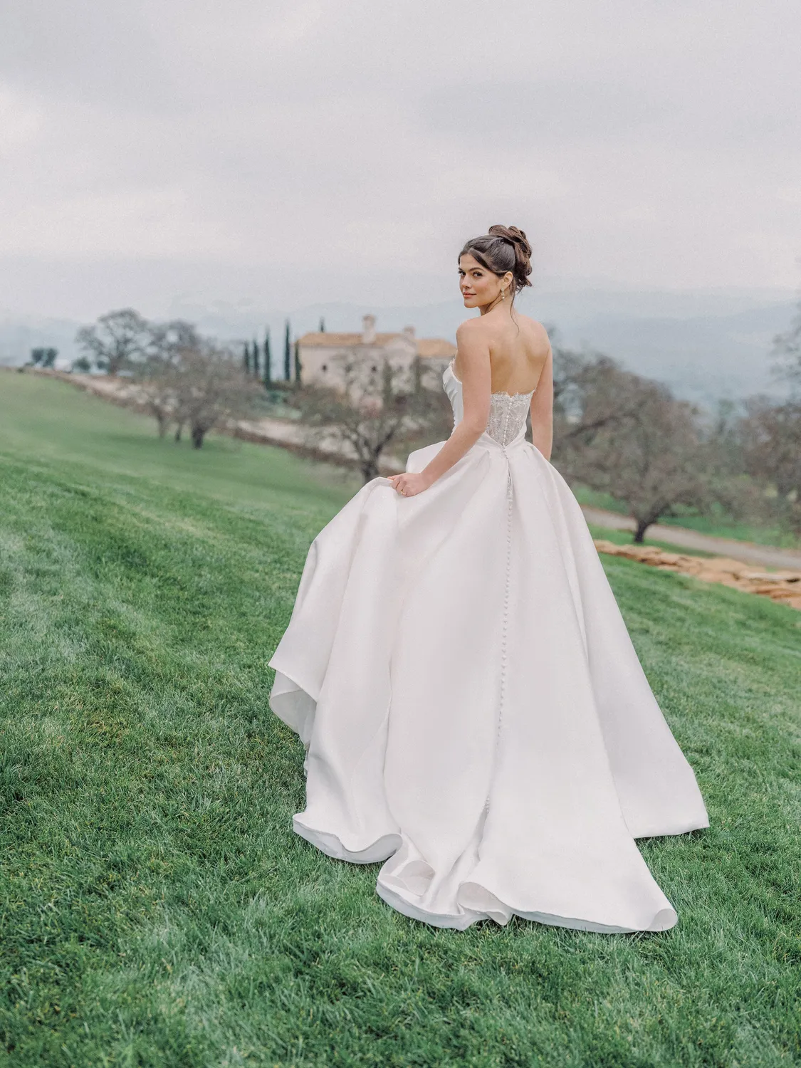 Allure Bridal Allure Romance R3975 brudekjole Ivory/Nude mikado ballgown