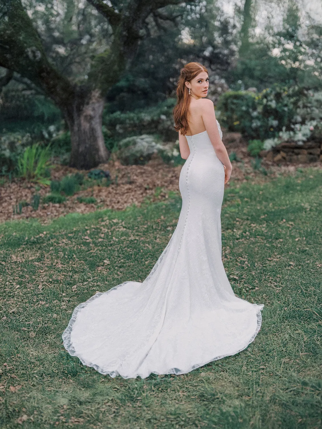 Allure Romance R3990 sheath brudekjole Ivory rynket blonde