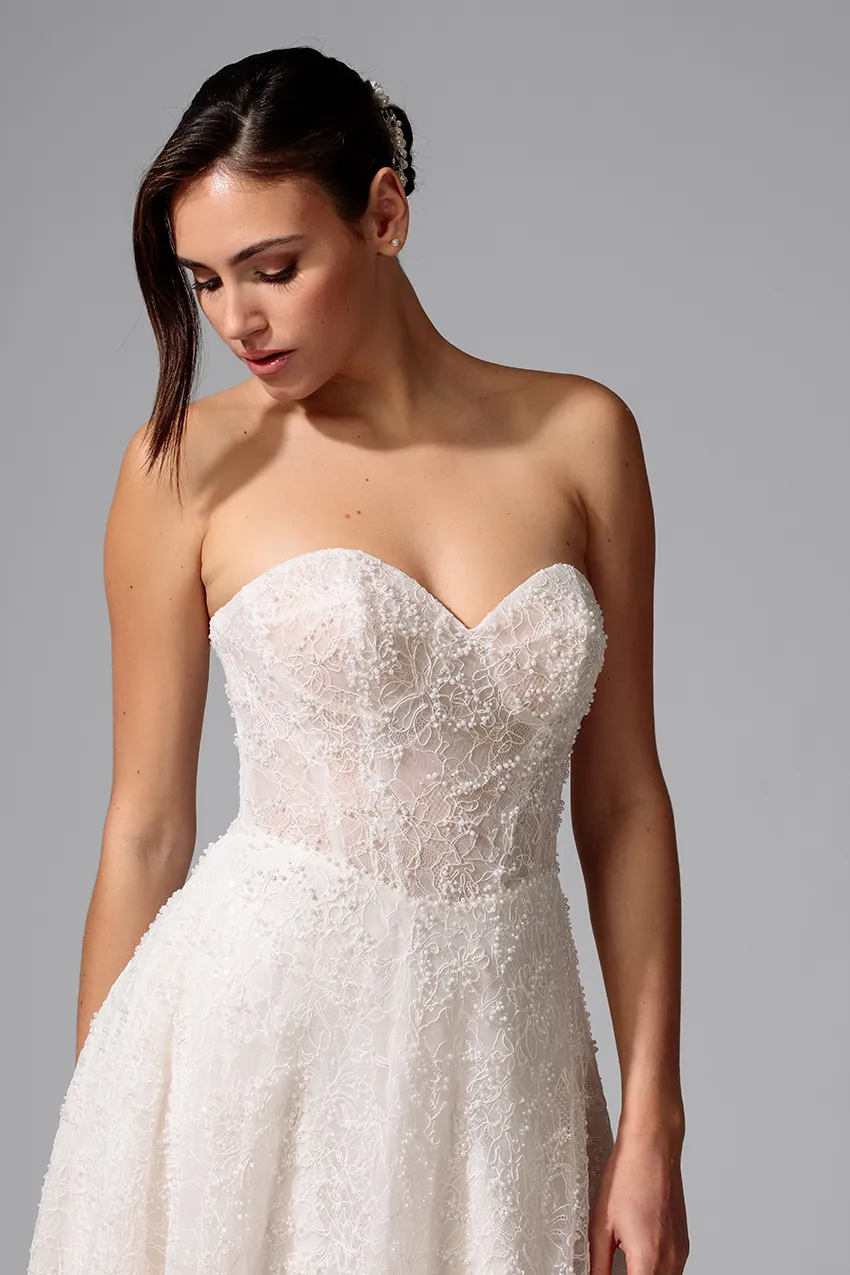 Bella by Eglantine BEL22714 brudekjole med cape ivory