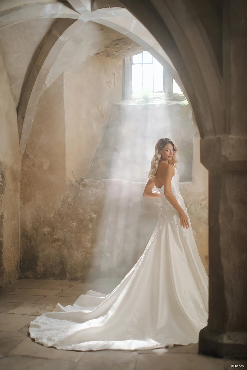 Allure Bridal D461 Aurora brudekjole Ivory 3D-blomster