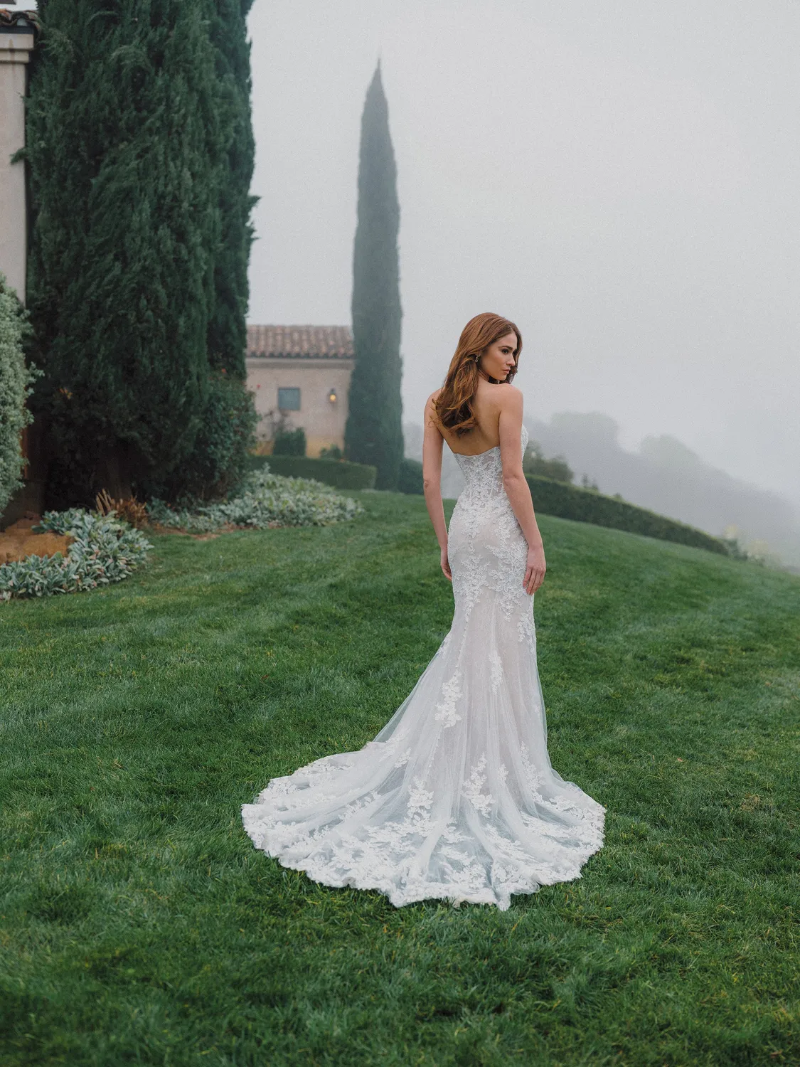 Allure Bridals A1495 brudekjole nude crescent-hals