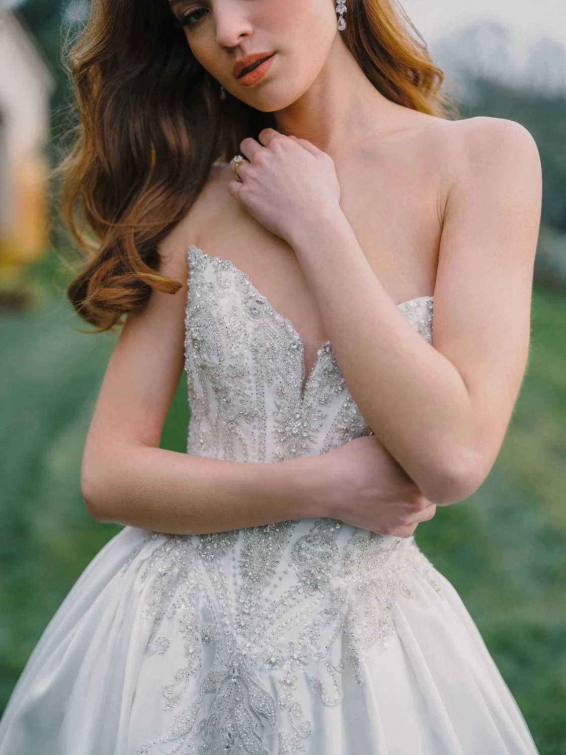 Allure Bridals A1490 Mikado ballgown Ivory sølvbroderi korset