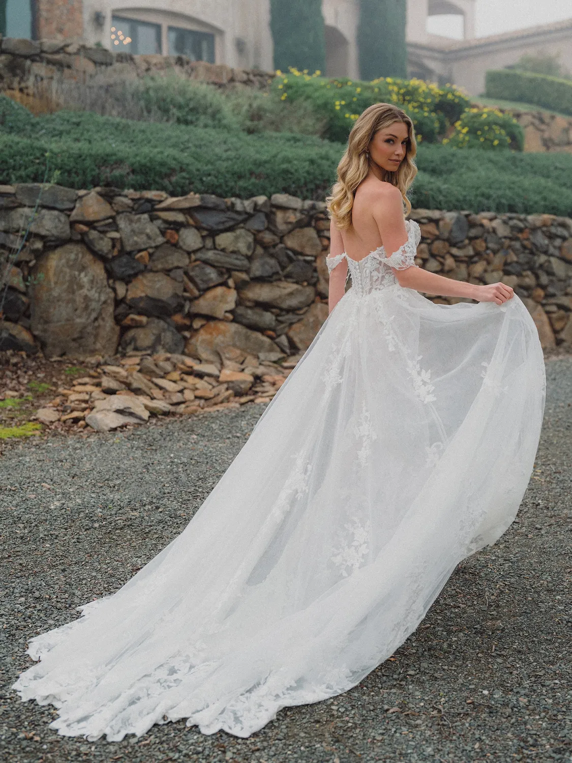 Allure Bridal A1478T aftageligt brudeslæb ivory