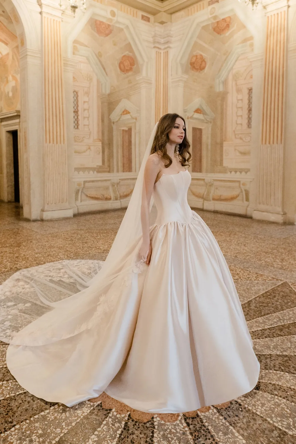 Allure Bridal Abella V096C brudeslør ivory katedral blonde