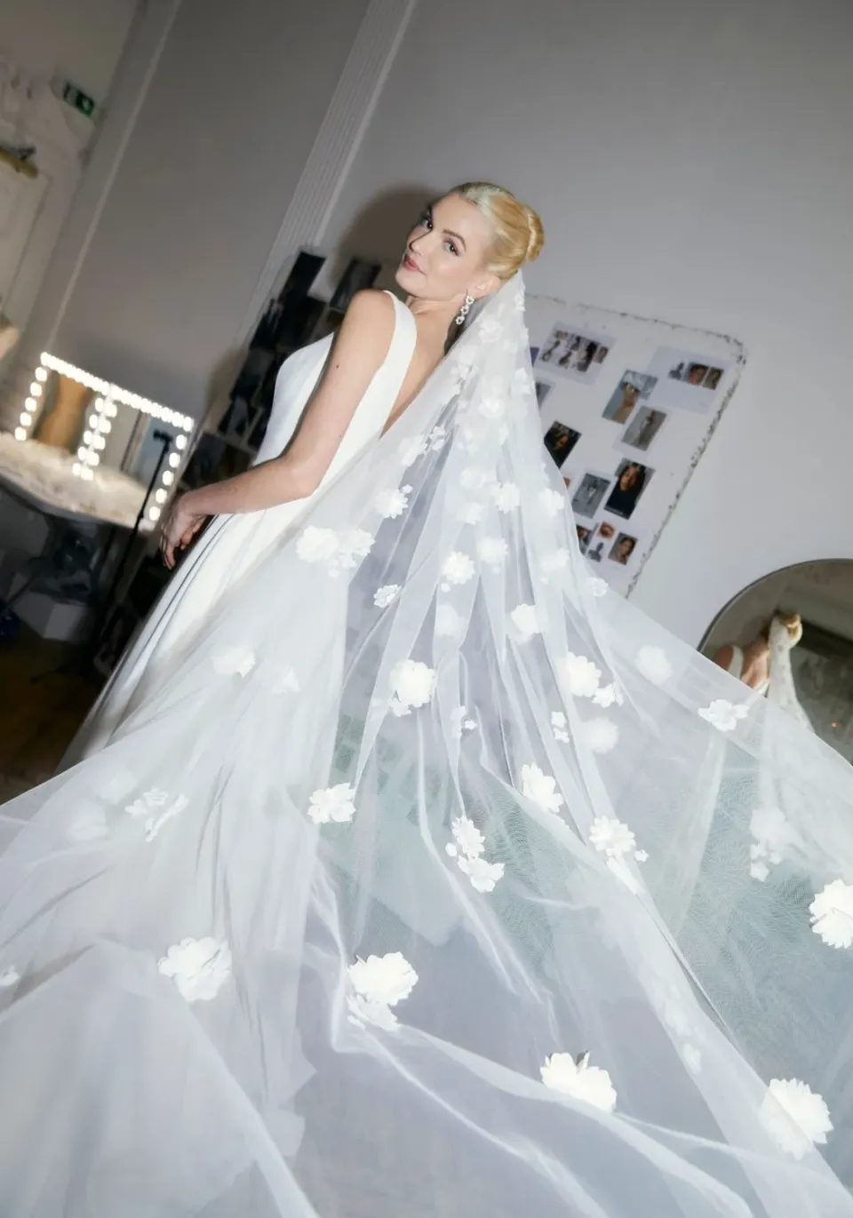 Ellis Bridals FAYE VEIL brudeslør ivory standard 3D-blomster