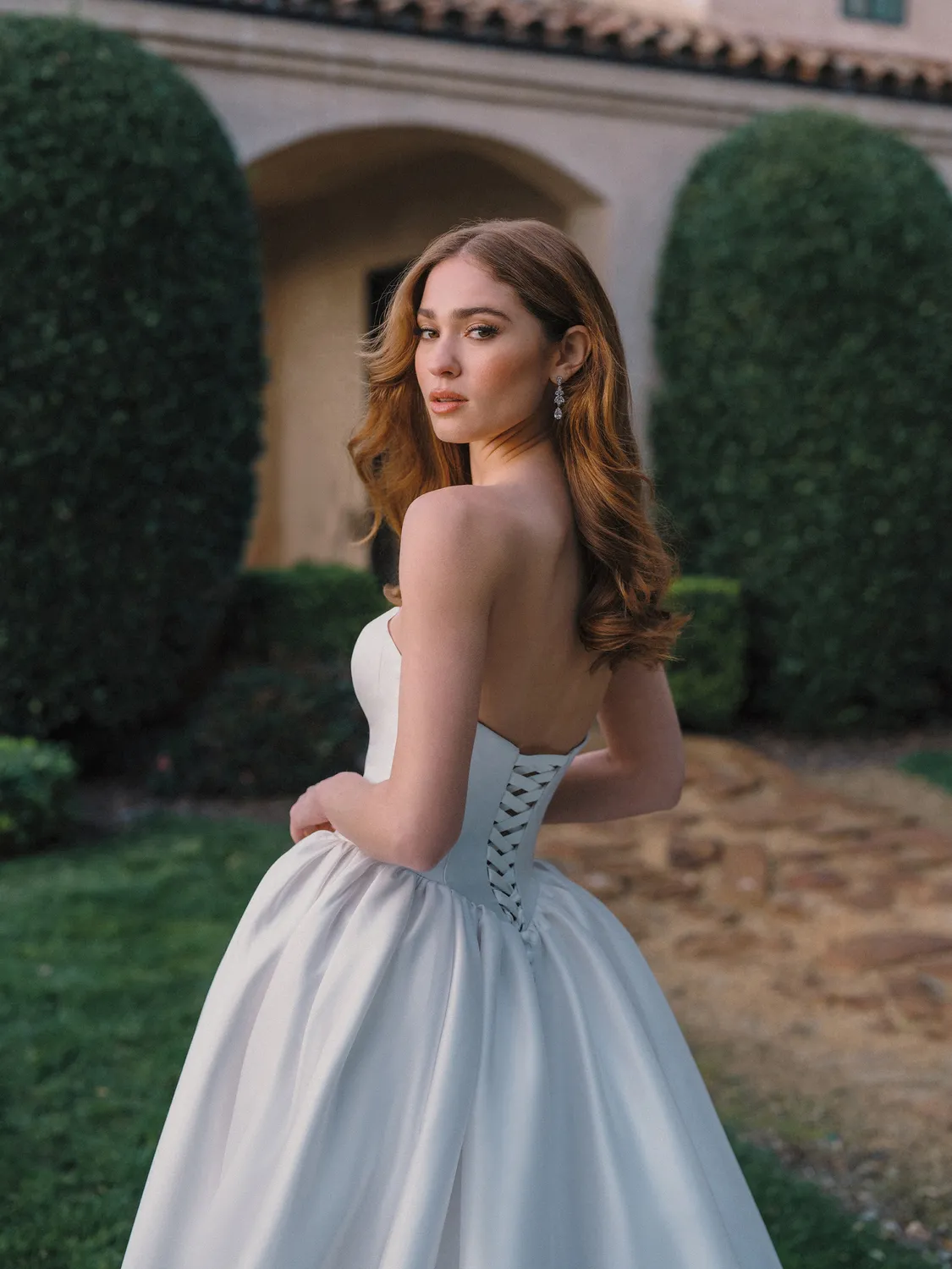 Allure Bridal A1492 brudekjole ivory mikado