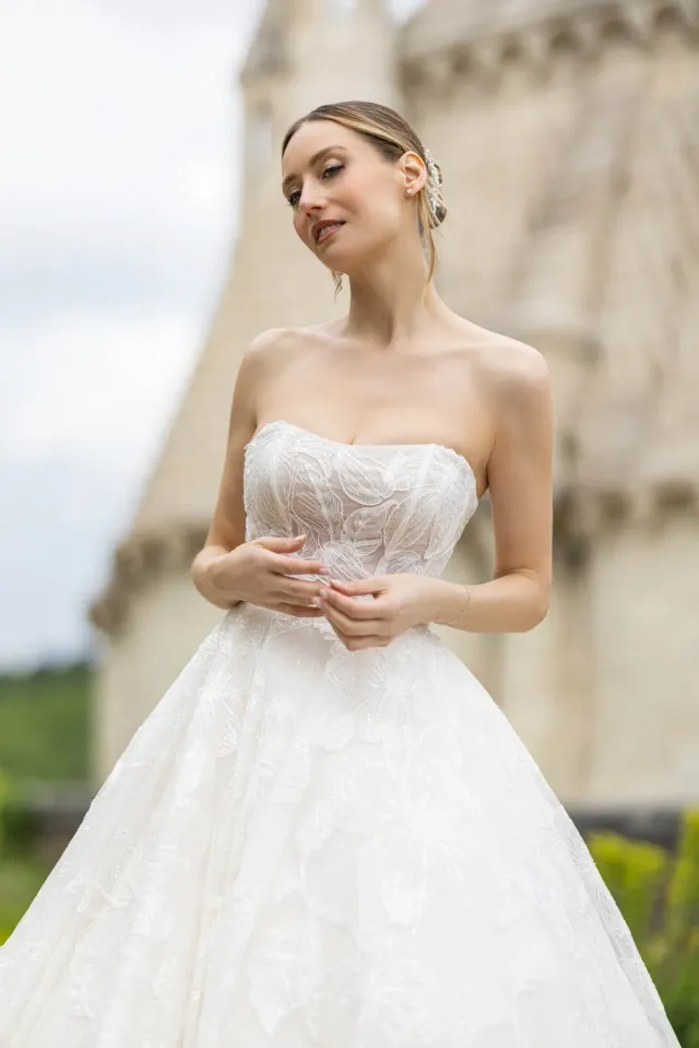Bella by Eglantine BEL22609 brudekjole